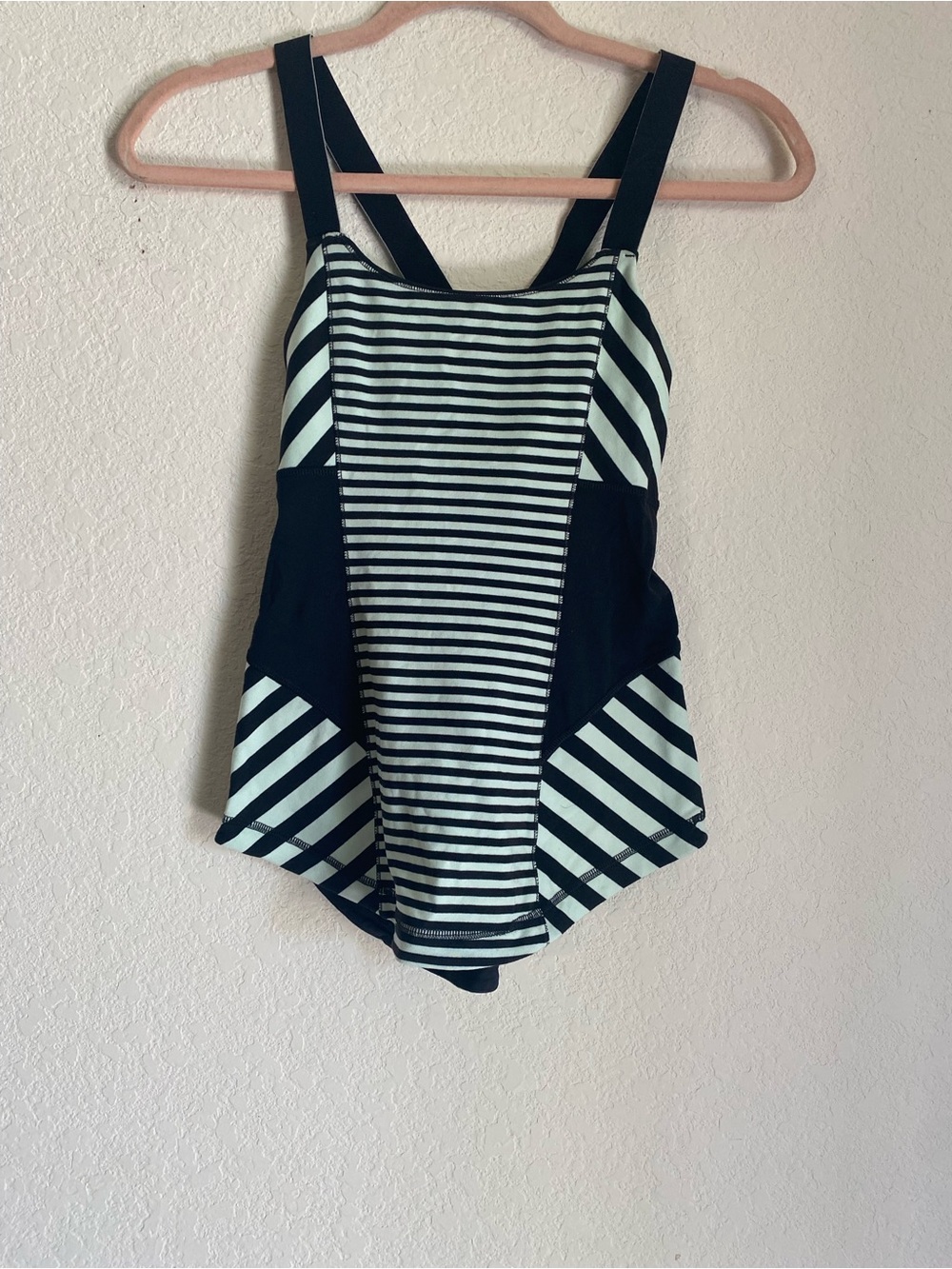 Lululemon Work It Out Tank Top Sz 4 Stripe Yoga Gym Pilates Workout - Picture 2 of 6